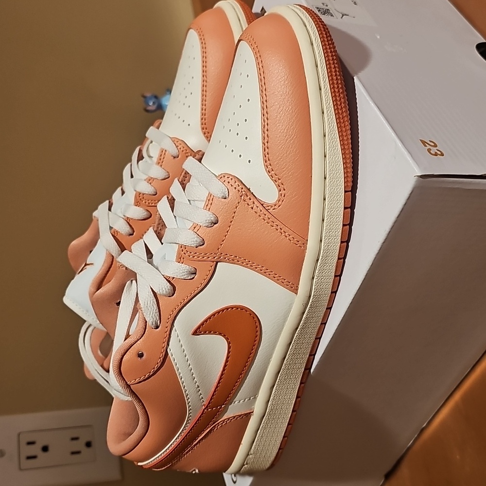 Nike Women's Shoes in Orange and White - Picture 2 of 4